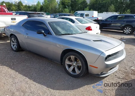 2016 Dodge Challenger Sxt z USA, uszkodzony, nr VIN 2C3CDZAGXGH352675